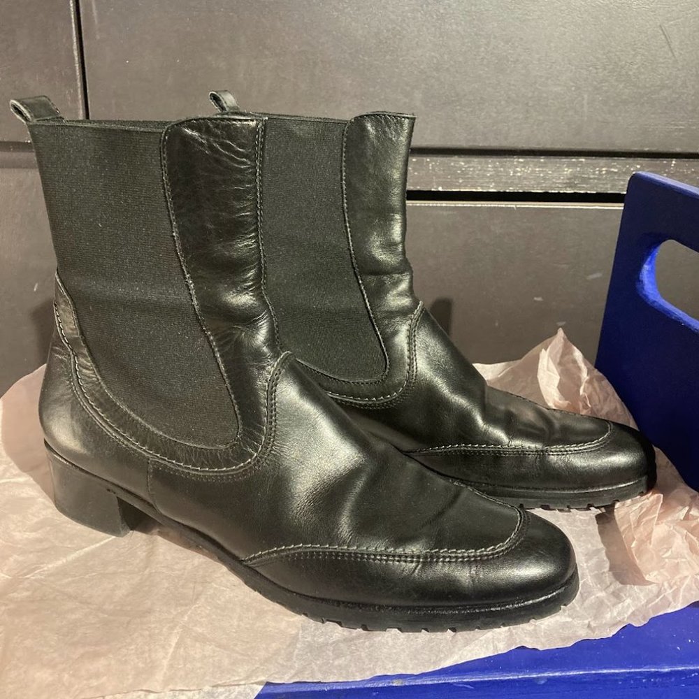 Vintage Salvatore Ferragamo Chelsea Ankle Boot sz 8 / 38